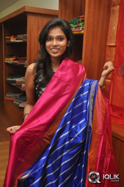 Bhargavi-Launches-Pochampally-Ikat-art-Mela